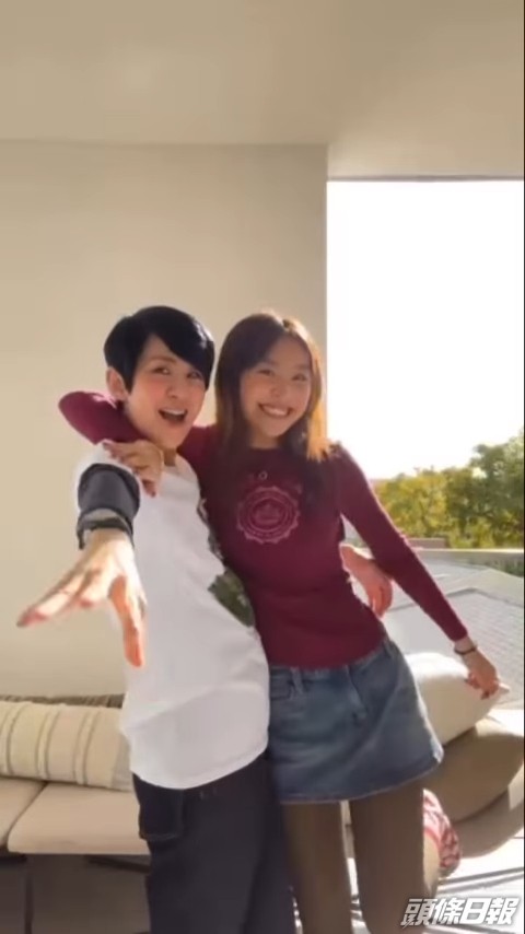 吳君如攬住陳是知影相。